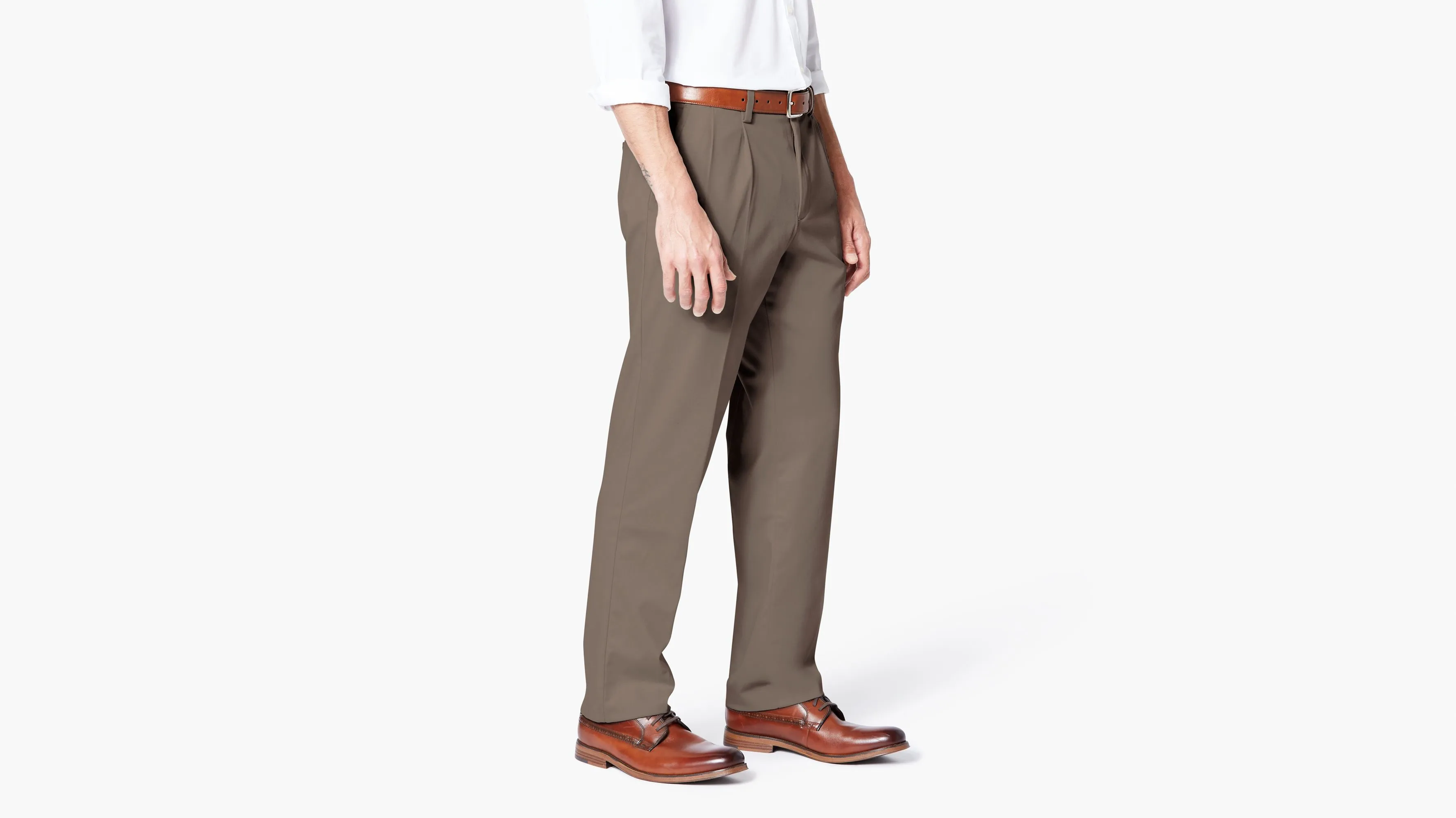 Easy Khakis, Pleated, Classic Fit